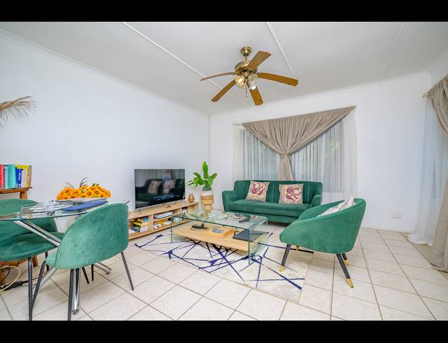 4 BEDROOM HOUSE FOR SALE IN PADFIELD PARK
